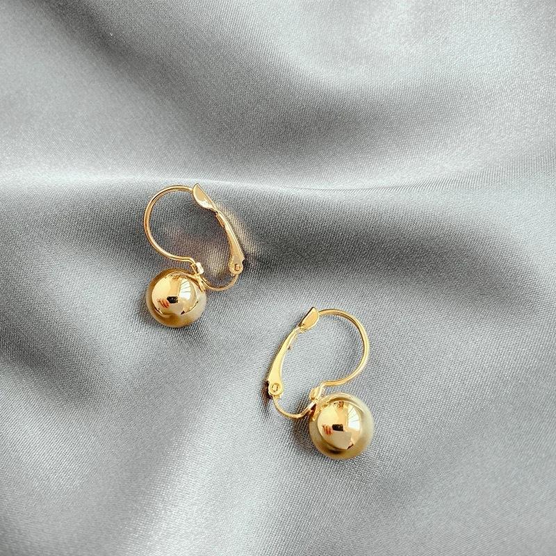 New Korean Version of Simple Ball Earrings, Niche High-end Cold Wind, Personality, Versatile and Fresh Earrings