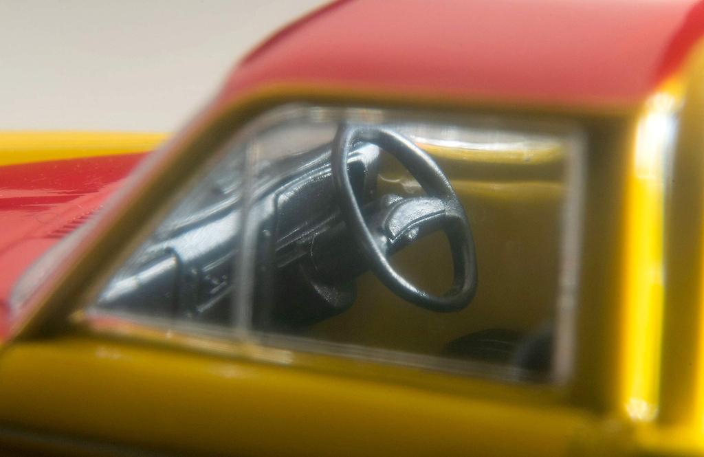 Tomytec Tomica Limited Vintage Datsun 1300 Deluxe Truck Finished Product 1/64 LV-195b (Bridgestone) -
