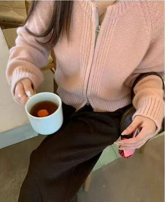 Women's Premium Pure Wool Short Sweater - Stylish, Round Neck, Thick, Soft Knit for Autumn/Winter