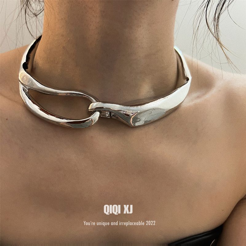 

Fashion Heavy Industry Metallic Hinge Three-Dimensional Thick Buckle Necklace Men s and Women s Light Luxury Minority Fancy Necklace Clavicle Chain Silver