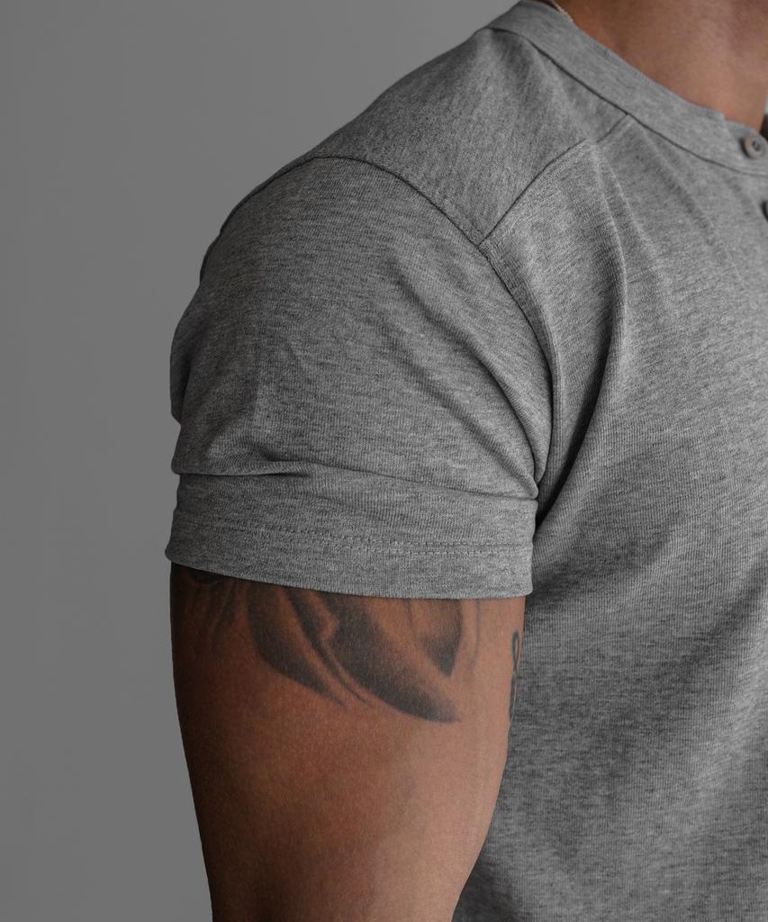 Baulopeulodeogteu Panel Henley Neck T-Shirt [Gray]