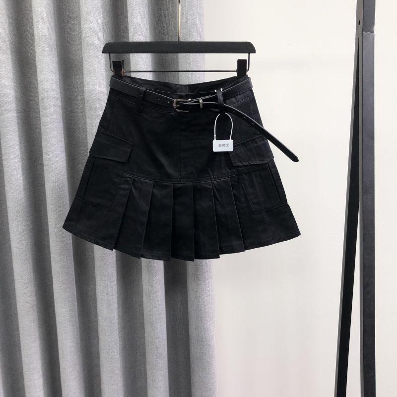 Армейско-зеленая джинсовая плиссированная юбка для женщин. Модные тренды. Короткая юбка — фото 3