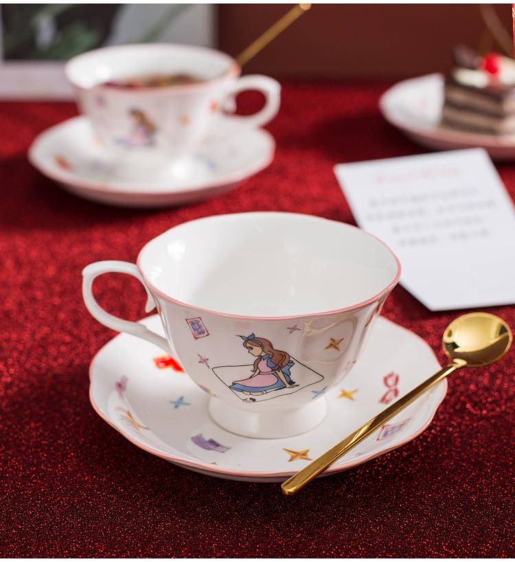 Cana de cafea Alice: Cadou pentru Femei pentru Anul Nou, Ziua de Naștere, Nuntă, Petrecere de Casă Nouă sau Ceai de După-amiază