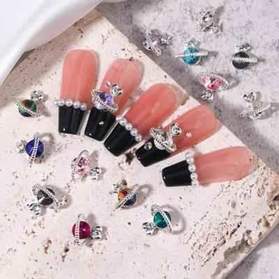 10-teiliges Nailart-Dekor in Herzform, 3D-Planeten-Design, atemberaubender visueller Effekt, Strass-Nagel-Charm, glitzernder DIY-Zirkonia-Nagelkunst-Schmuck für Frauen