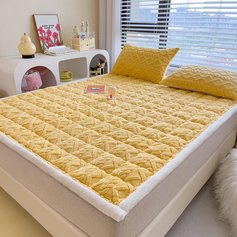 Plush Fleece-Lined Winter Mattress Pad for Dorm Beds