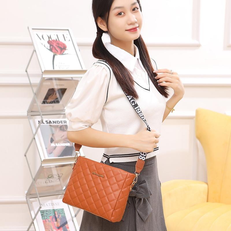 Rhombus Solid Color Shoulder Bag, New Trendy Women's Bag, Fashionable Letter Broadband Messenger Bag, One Piece.
