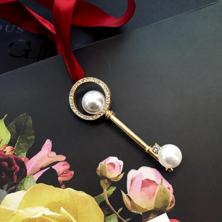 Fashion temperament dumb gold brooch corsage women's suit jacket sweater coat pin crystal high-end accessories