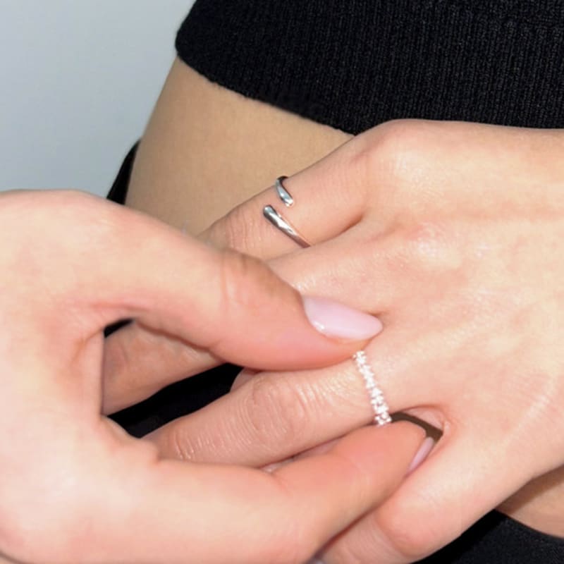 SULTANA Cross open ring