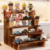 Massivholz-Tischdisplay-Regal für Puppen und Figuren - Mehrstufig, schraubenloses Stecksystem