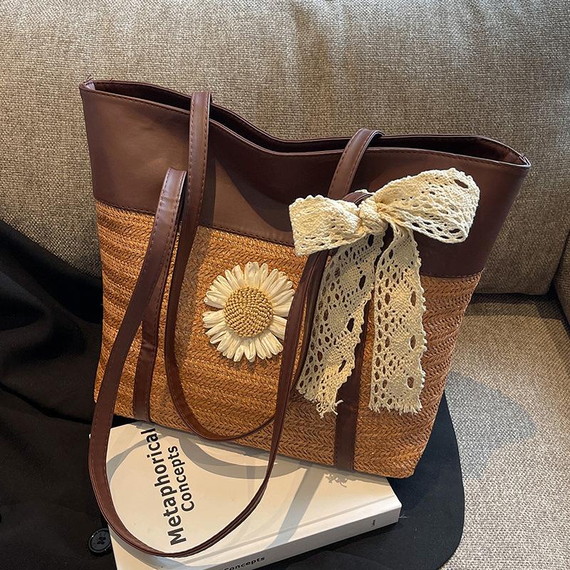 Spring and Summer Large Capacity Tote Bag for Women New High End Textured Shoulder Bag for College Students' Class Commuting Bag