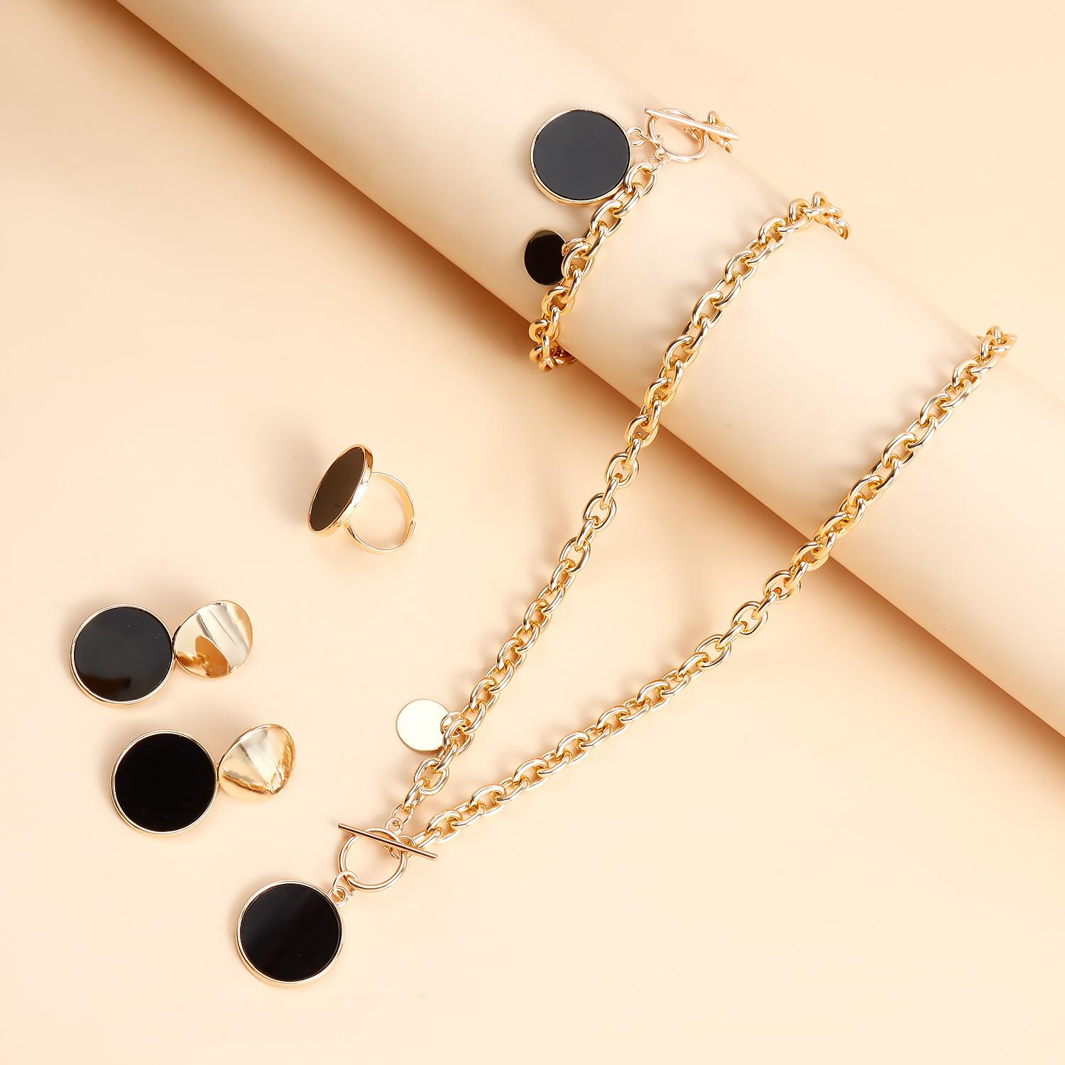 

Fashionable And Versatile Necklace, Ring, Earring Set For Women One Size золотой