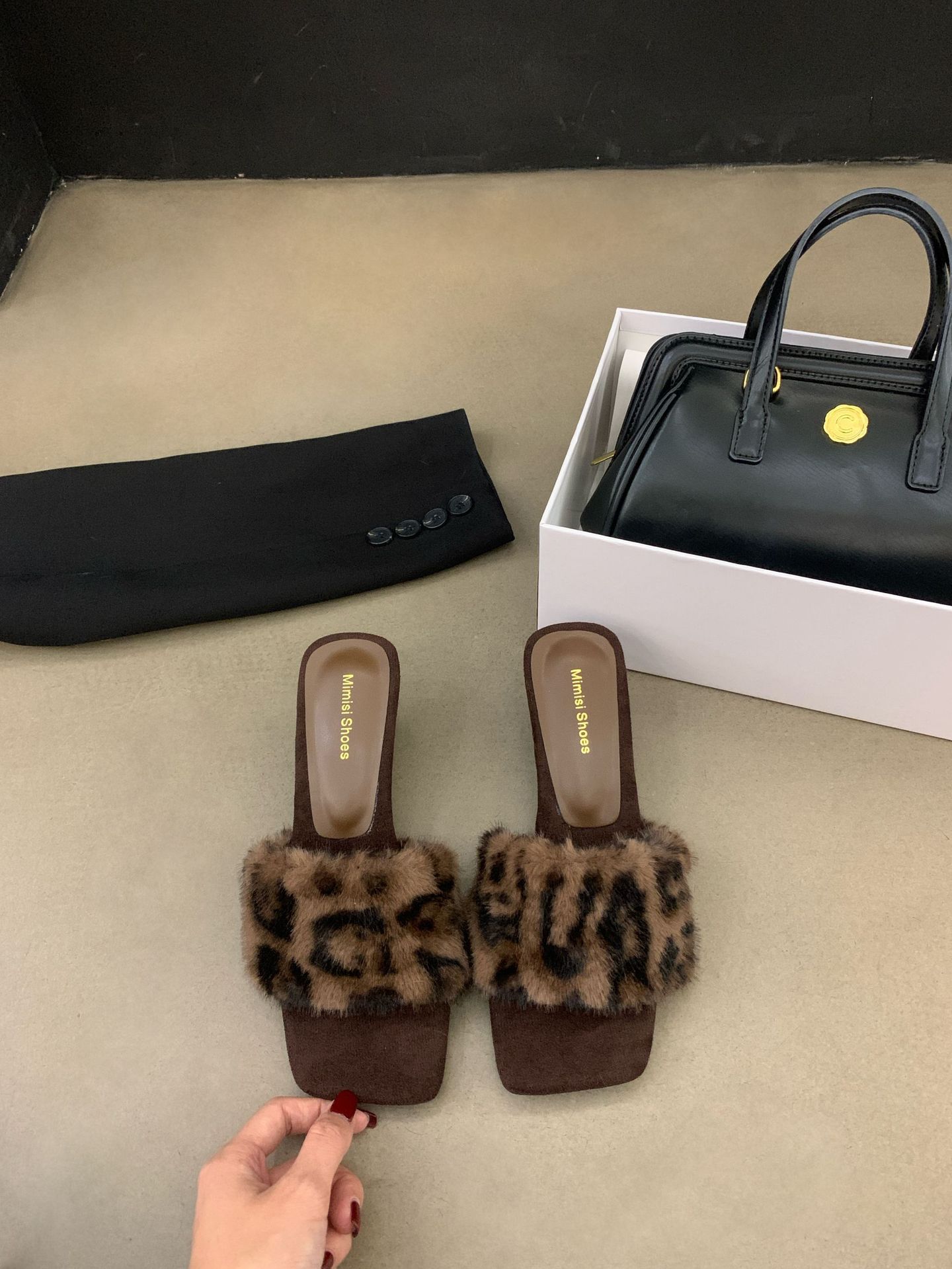 

Тапочки-шлепанцы на танкетке с французским квадратным носком с леопардовым принтом, женская обувь для носки, новинка осени и зимы 2025 39 цветной печати леопарда