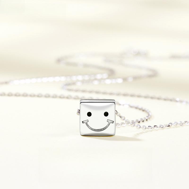 Smile Smiley Face Necklace Fashion Creative Niche Pendant Expression Bag Personality Cute Collarbone Chain Female Tide