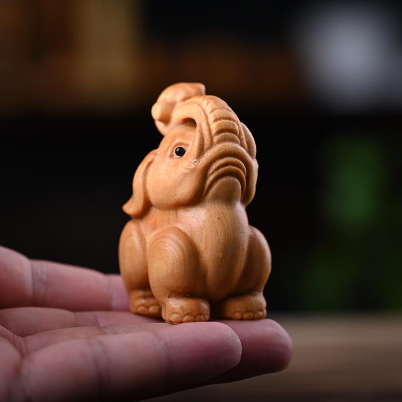 1Pc Wooden Elephant Figurine Ornaments Handcrafted Indoor/Outdoor Decor Model For Christmas Diwali New Year Celebration