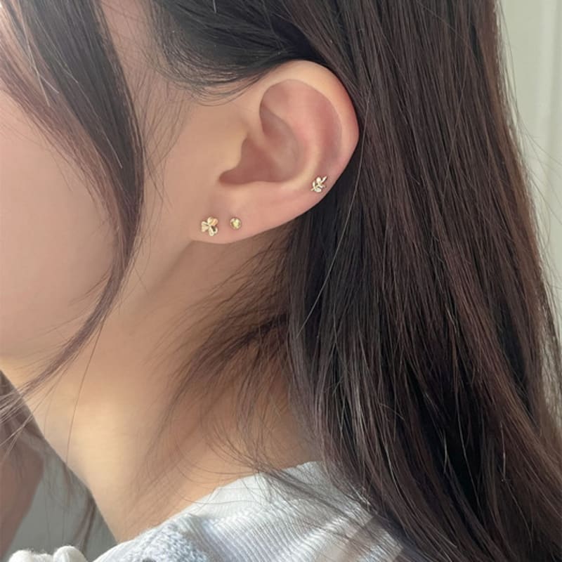 Youngglow 14k Leaf Cubic Piercing