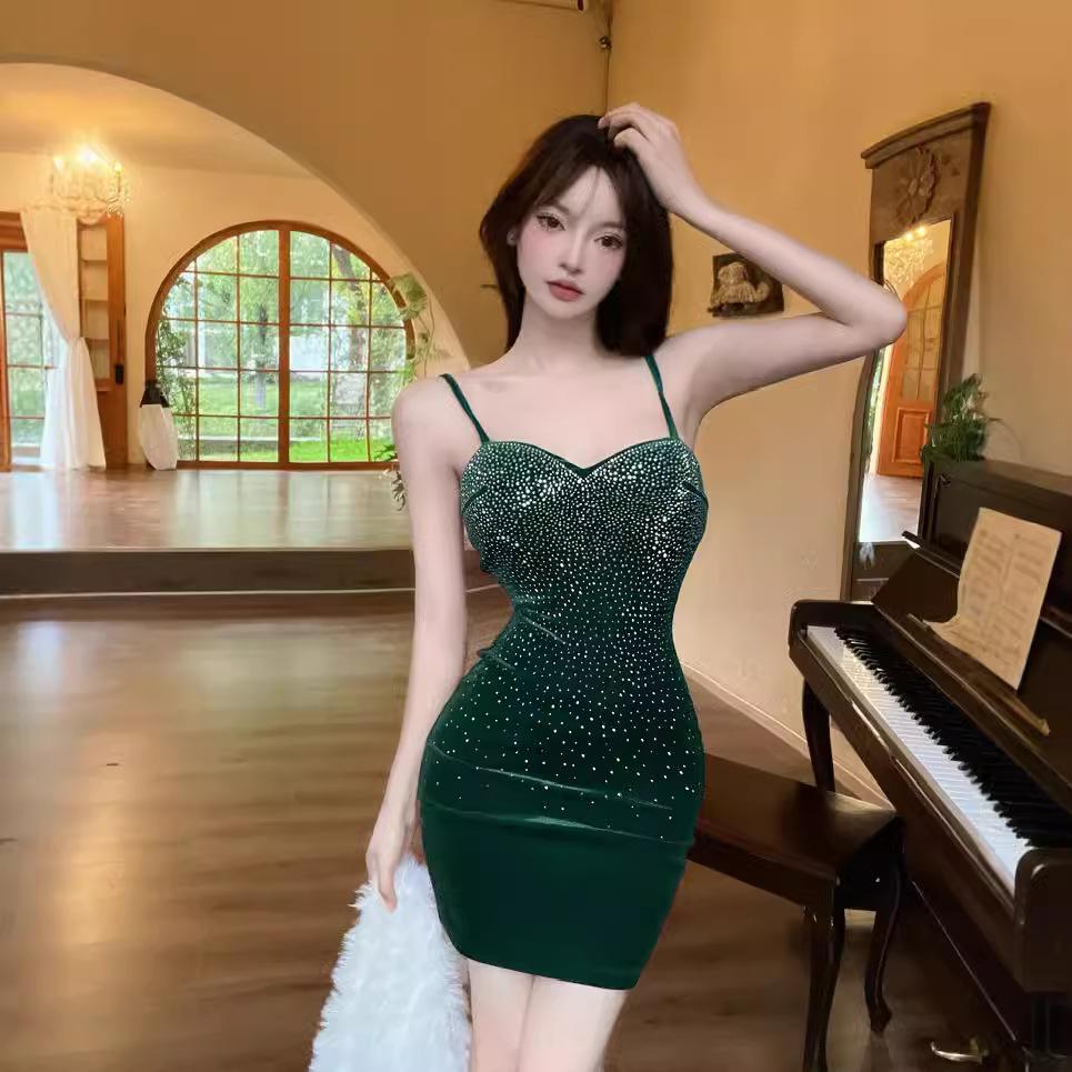 Piccolo vestito nero con diamanti caldi gonna corta bretelle cena di compleanno ospite vestito corto estivo sui fianchi donna