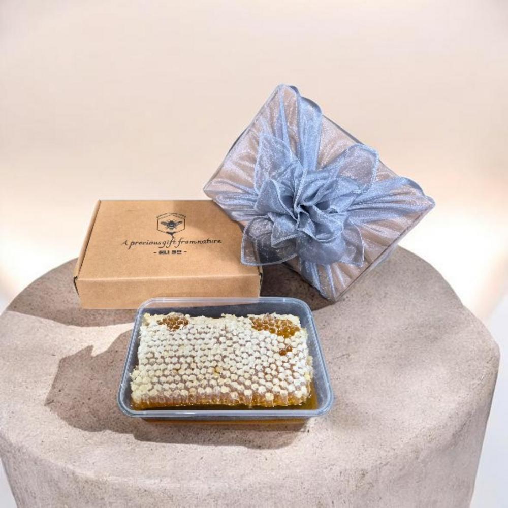 Honey Favors, Honeycomb Honey 400g, First Birthday, Wedding, 70th/80th Birthday Appreciation Gift, 20 pcs