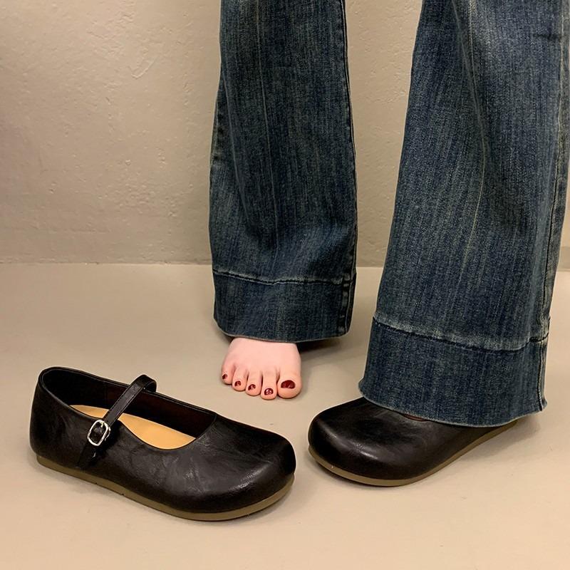 Round head pleated one-word buckle with shallow mouth single shoes women's spring and autumn new fashion versatile Mary Jane shoes