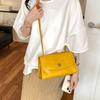 Damen Vintage Klappen-Umhängetasche, Weiches PU-Leder Kleine Unterarmtasche, Metallverschluss-Design Lässige Crossbody-Handtasche für den täglichen Gebrauch beim Einkaufen und Reisen