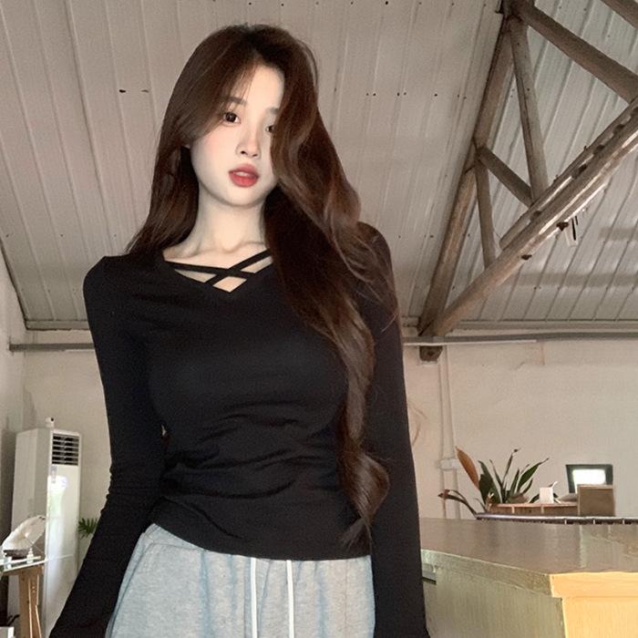 

Белый облегающий женский топ с V-образным вырезом и длинными рукавами на осень/зиму 2024 г. Large чёрный