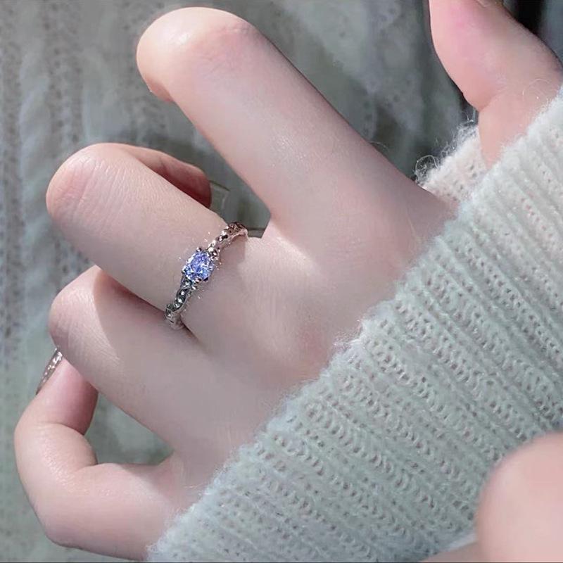 

Кольцо с цирконом в стиле INS 2023 с регулируемым размером для женщин - Высокая мода, Нишевый дизайн