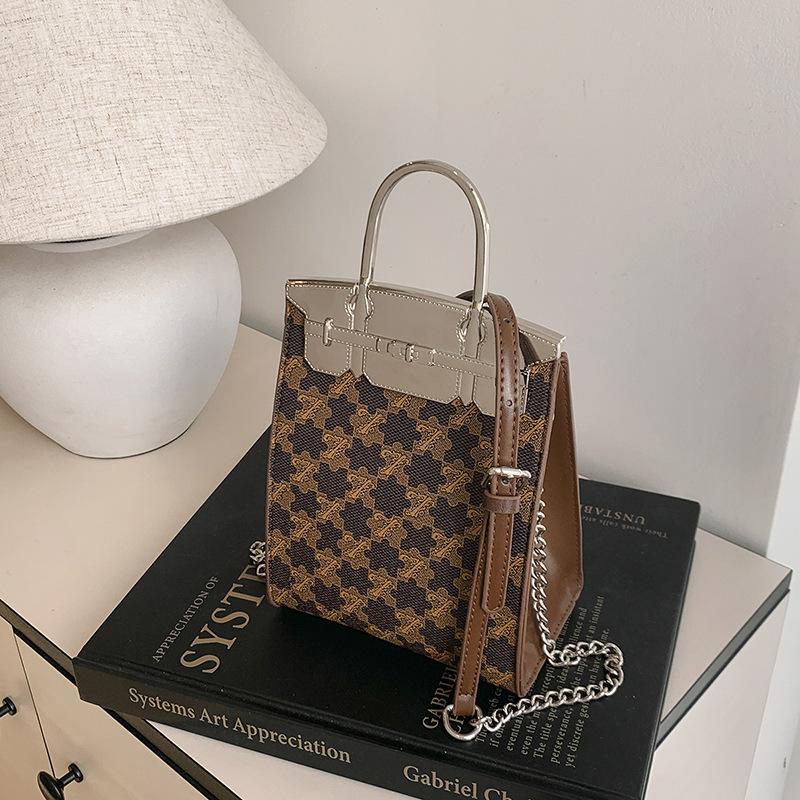 Small bag for mobile phones Women's spring and summer new fashion chain Crossbody bag Mobile phone bag