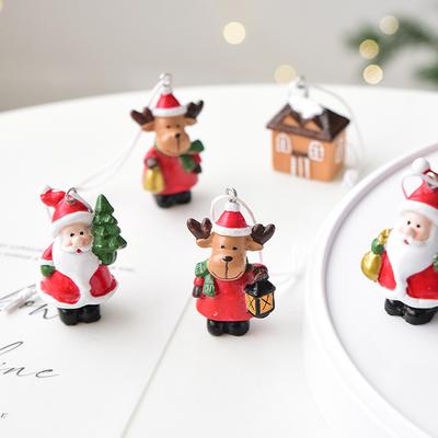 Mini Kunstharz Weihnachtsbaumschmuck Set, Weihnachtsmann Elch Hund Katze Haus Anhänger mit Aufhängeseil, 4er-Pack, Klassische Weihnachtsdekoration