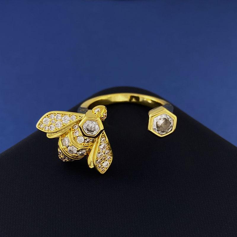 

Асимметричные серьги-гвоздики, одиночный бриллиант Little Bee, изысканный циркон, повседневные поездки, ретро-украшения, серьги, комплект серег.