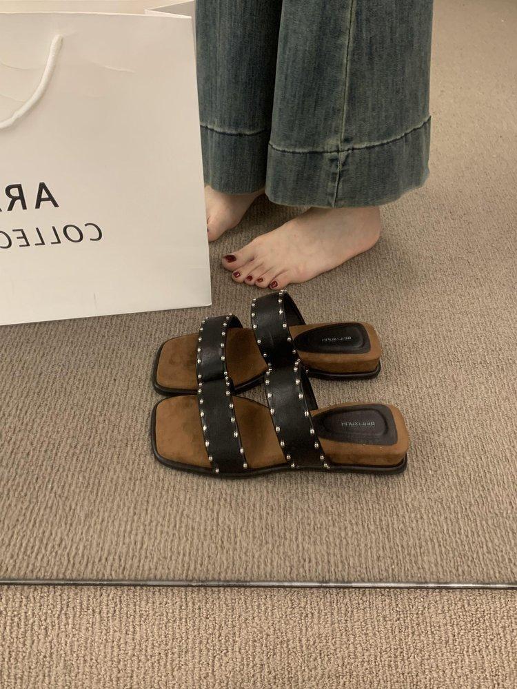 

[Youshilai] Retro vacation wind slope and Roman one-word slippers summer versatile rivets cool slippers women 35