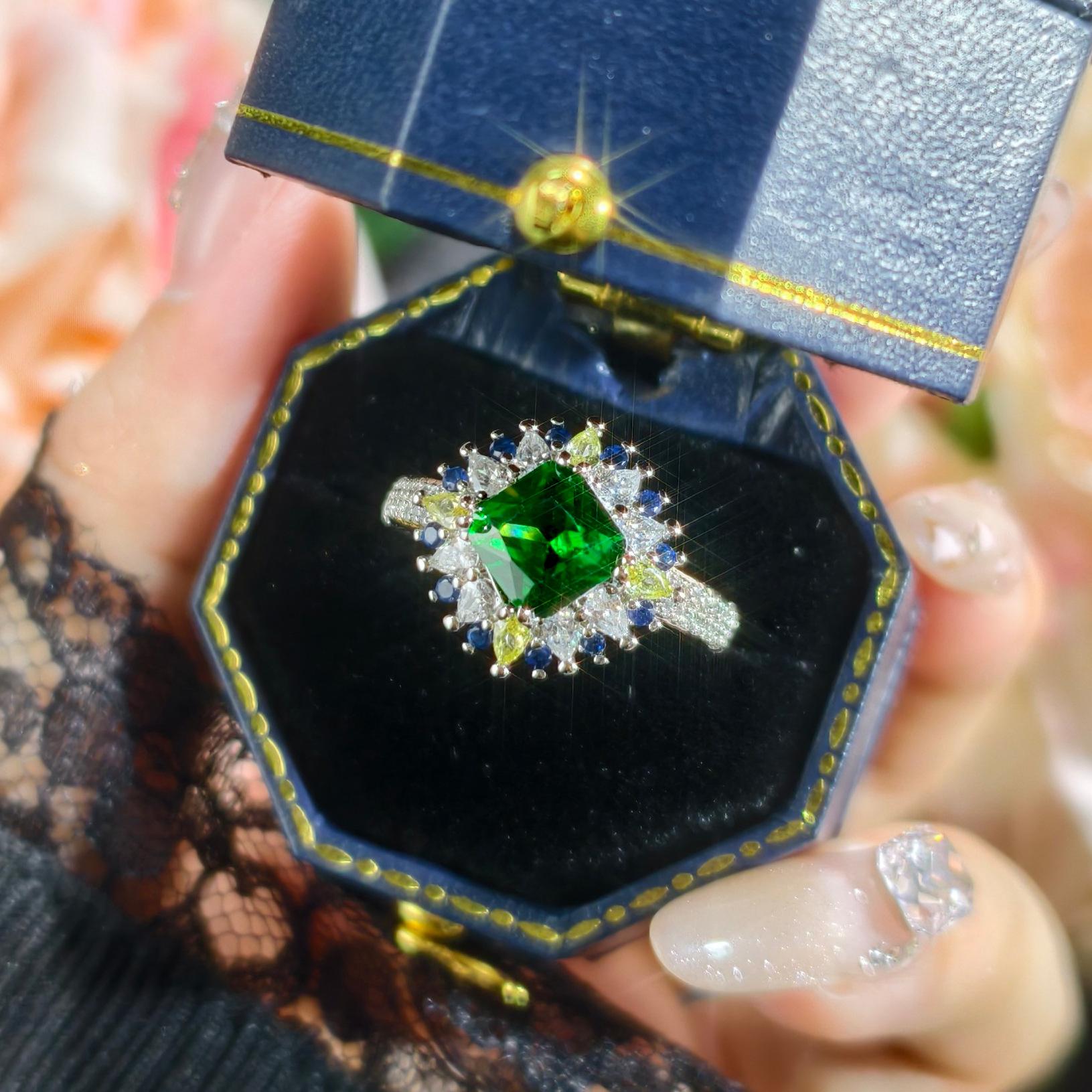 

Luxury Women S Finger Rings Charms Bling Bing Green Square Zircon Crystal Noble Lady Classic Style Accessories Gorgeous Jewelry resizable