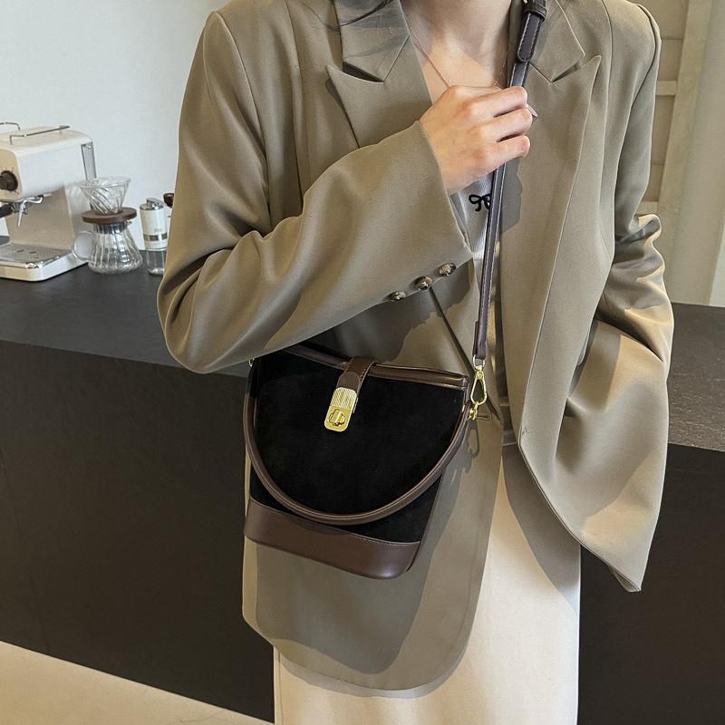 Frosted Texture Fashionable New Autumn and Winter Lock Retro Simple Crossbody Shoulder Portable Bucket Bag Woman