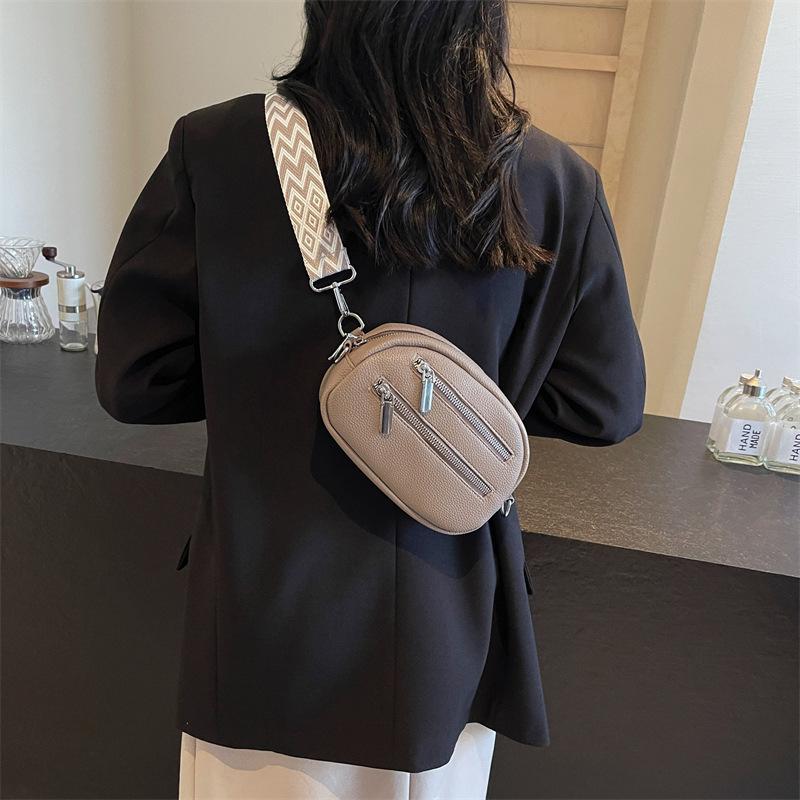 

Women s breast bag 2025 autumn and winter new retro double zipper fanny pack street messenger bag trendy women s shoulder bag. 20*6*13 серый