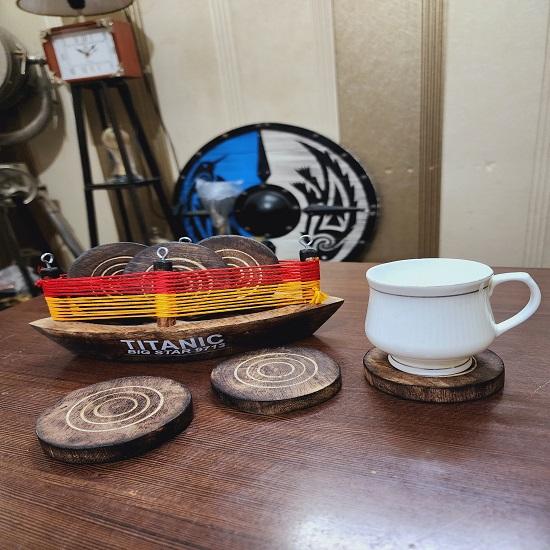 Wunderschöner Tee-Untersetzer aus indischem Bastelseil aus Holz. Schönes Geschenk für Weihnachten, Neujahr