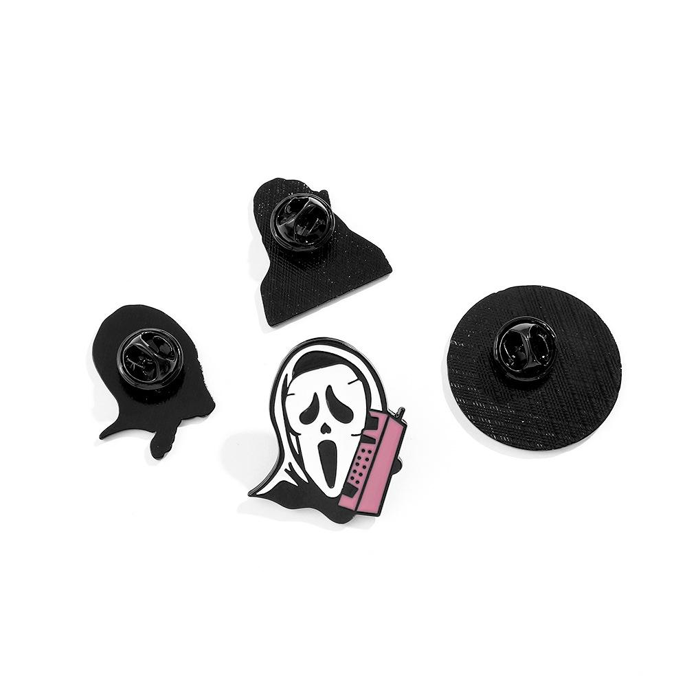 Creative personality, European and American film and television characters, surrounding metal badges, screaming and funny, Diablo brooch