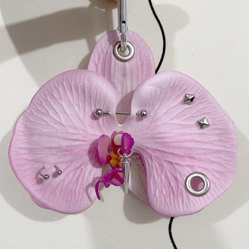 Stilvoller Schlüsselanhänger mit Blume Elegantes Schmetterlingsdesign Leichtes Stabiles Kunststoffzubehör