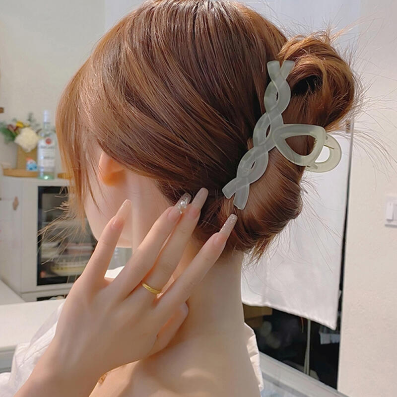 Translucent twist hair clip 4-piece set