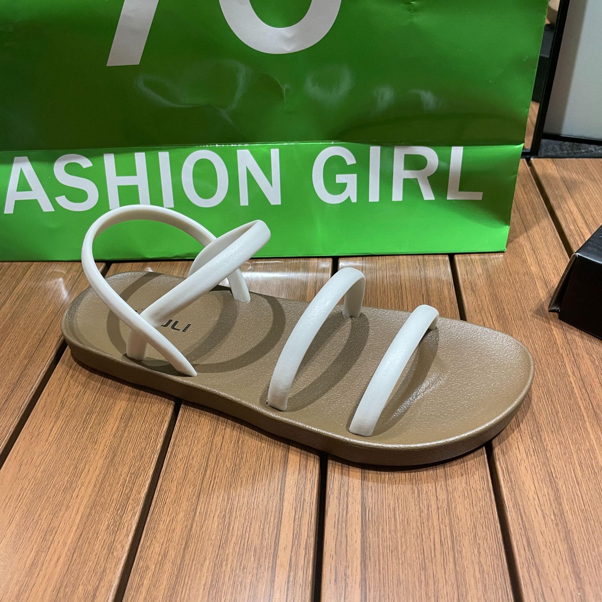 

2024 summer beach sports flat sandals low-top one-pedal women s sandals outdoor comfort one-word sandals women 40 білий
