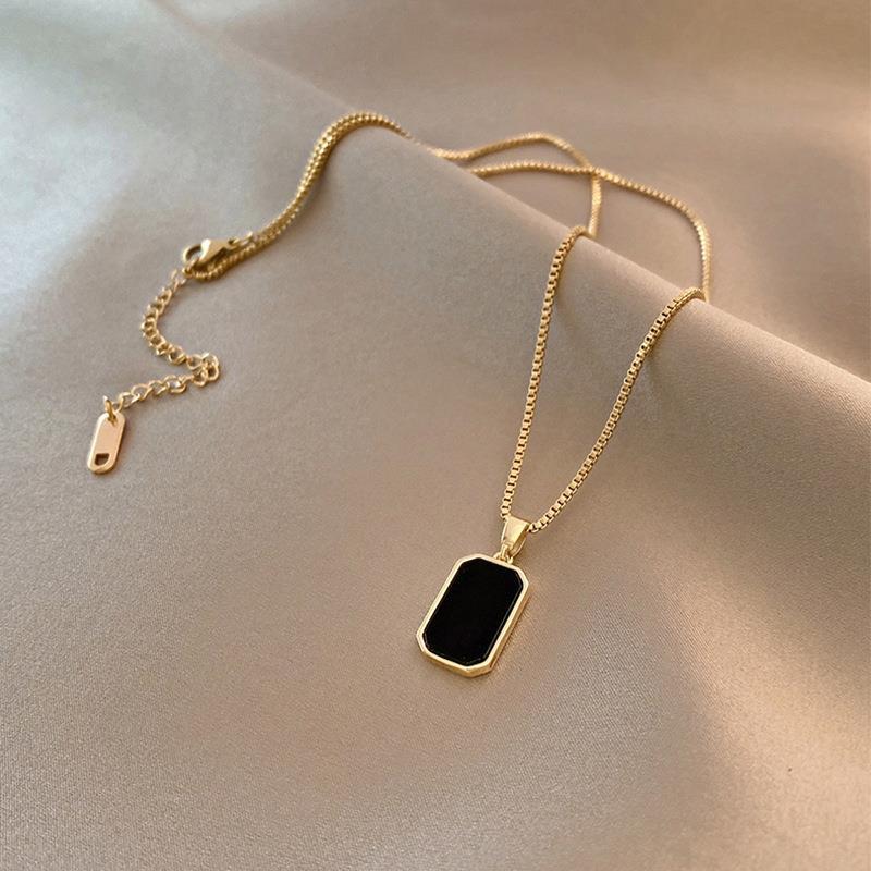 2024 Women's Light Luxury Titanium Steel Pendant Choker - High-End European & American Fashion Design