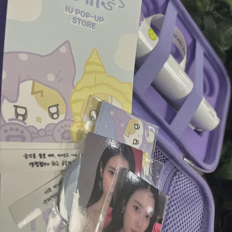 

Я продаю фотокарточку из летнего поп-ап магазина Iu