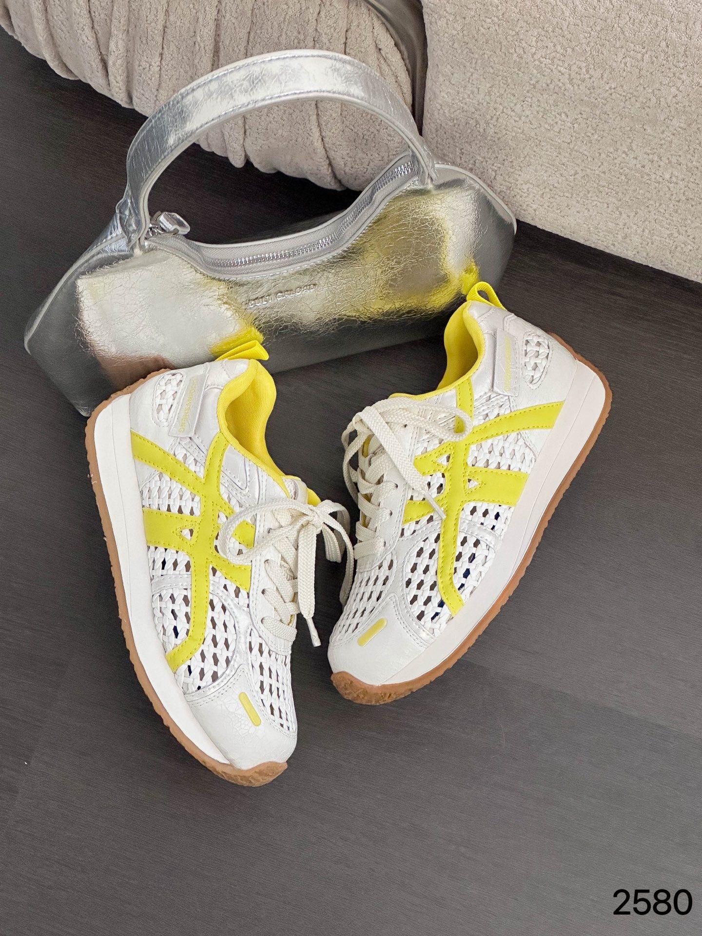 

Summer mesh breathable little white shoes women s thin 2025 new popular woven foot small Forrest Gump sports moral training shoes 35