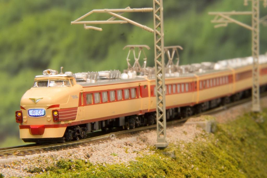 Rokuhan Z Gauge JNR 485 Series Limited Express Train, Early Model, Raicho, JNR Color, 5-Car Basic Set, T030-4, Model Train