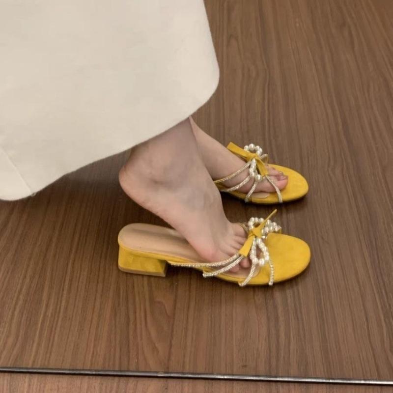 Modische Perlen-Schleifen-Zehenfreie Hausschuhe für Damen im Sommer Französisch Wunderschöne kleine runde Zehenpartie Strass Blockabsatz Sandalen