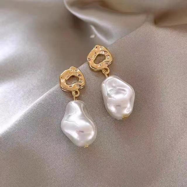 

French Vintage Baroque Earrings French High-end Sense Irregular Shaped Pearl Earrings Women