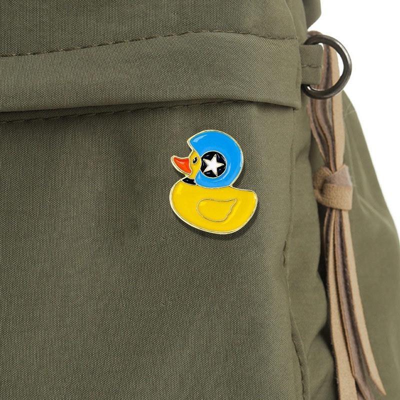 Small yellow duck brooch cute Japanese badge cartoon anti-slip button personality bag pendant Creative student decorations