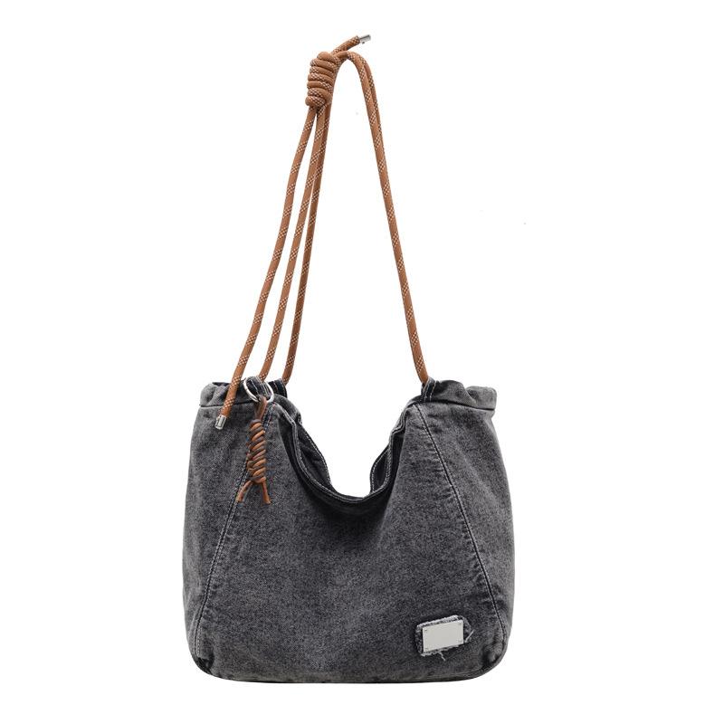 

Denim tote bag women s shoulder bag student class large capacity autumn and winter portable commuter bag fashion bucket bag чёрный
