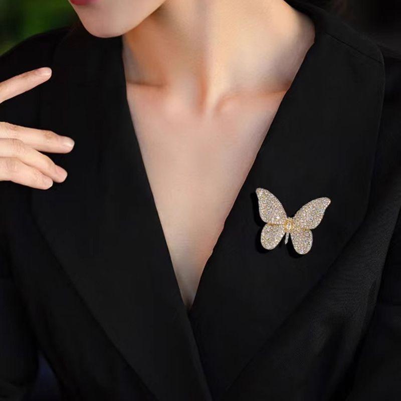 1Pcs Classic Lady Dress Suit High-End Pins Jewelry Fashion Women Girls Elegant Crystal Butterfly Brooches Badges
