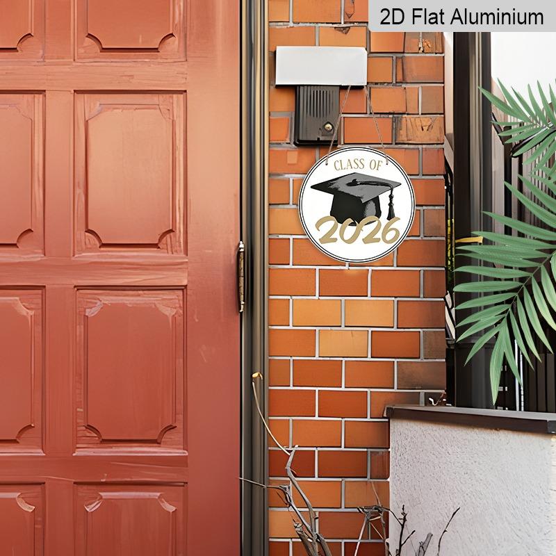 This 2D Flat Aluminum 2026 Graduation-themed Wall Decoration, Available in Various Sizes and Featuring A Retro Black and Gold Graduation Cap Design