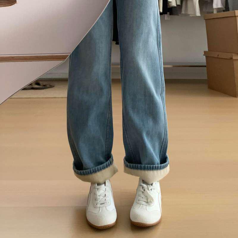Women's High-Waist Winter Jeans with Fleece Lining - Thickened, Straight Leg, Slimming, Versatile for Pear-Shaped Figures.
