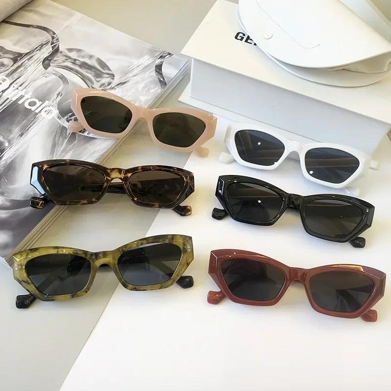 Women Fashion Personalized Sunglasses Rectangle Small Frame Vintage Classic Designer UV400 Travel Eyewear Shades