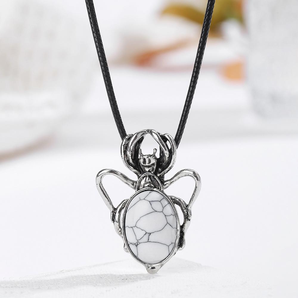 

Spider-Shaped Bohemian Amethyst Pendant Necklace with Natural Crystal and Alloy Inlay